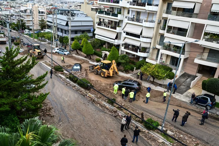 Ο Δήμος Γλυφάδας κινείται νομικά κατά του ΔΕΔΔΗΕ - «Απολύτως νόμιμο το έργο» απαντά ο Διαχειριστής