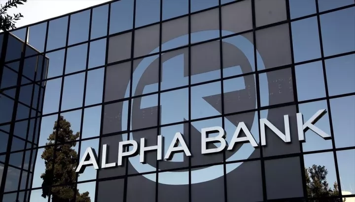 Alpha Bank: Γιατί δεν πέφτει ο πληθωρισμός στην Ελλάδα και το θετικό παραγωγικό κενό