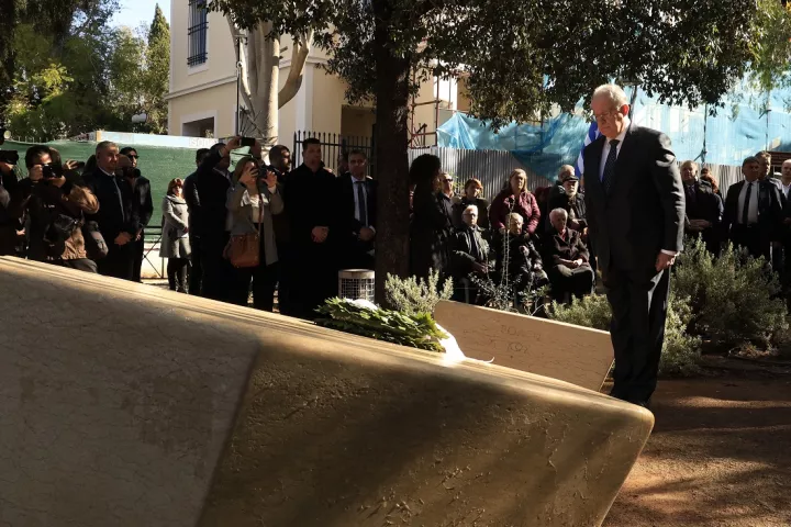 Κ. Τασούλας στο Μνημείο Ολοκαυτώματος: Θωρακίζουμε με τη μνήμη την αποτροπή του κακού που καραδοκεί πάντα να επανέλθει