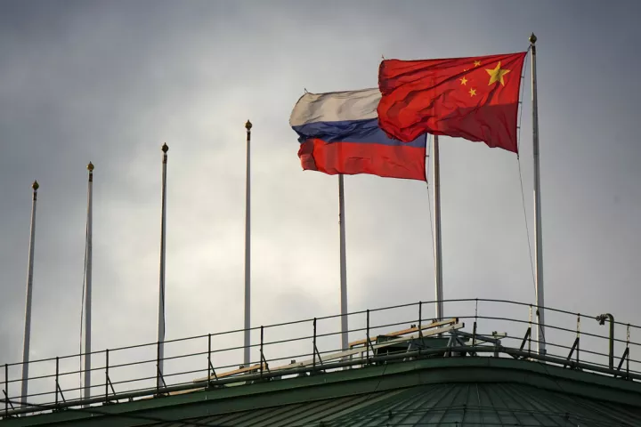 Επικοινωνία υπ. Άμυνας Κίνας-Ρωσίας: Ενίσχυση της συνεργασίας και στενότεροι αμυντικοί δεσμοί 