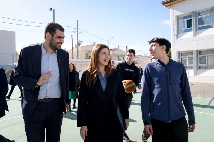 Επίσκεψη Ζαχαράκη και Μαρινάκη στο 2ο ΓΕΛ Γέρακα: Θέλουμε οι μαθητές να θωρακίζονται απέναντι στην παραπληροφόρηση