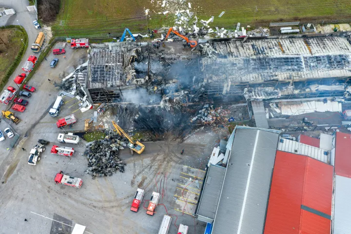 Στο επίκεντρο των ερευνών η διαρροή αερίου - Αναφορές για οσμή γκαζιού στο εργοστάσιο, τι δείχνουν τα πρώτα ευρήματα