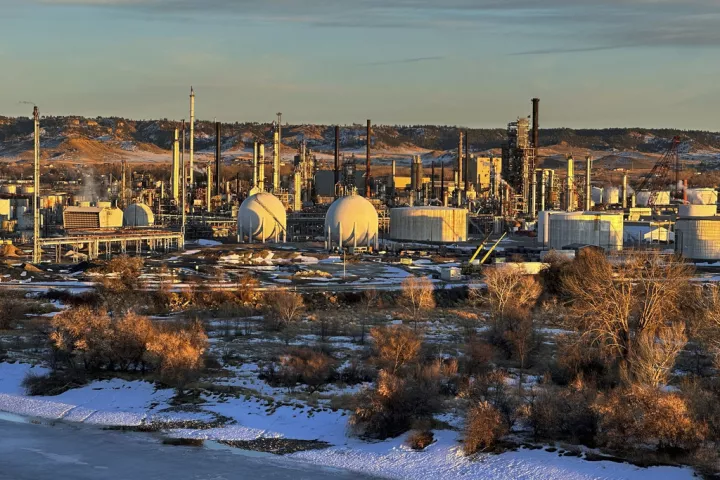 Η κακοκαιρία στις ΗΠΑ «ταΐζει» την άνοδο του πετρελαίου