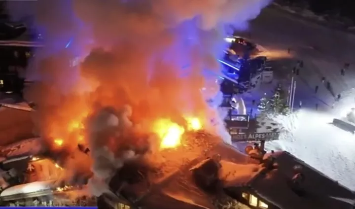 Γαλλία: Πυρκαγιά σε πολυτελές ξενοδοχείο στις γαλλικές Άλπεις (vid)