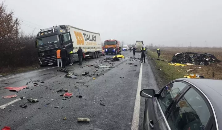 «Μπλόκαρε το τιμόνι κατά την προσπέραση»: Τι δηλώνει επιζών από το τροχαίο δυστύχημα στη Ρουμανία