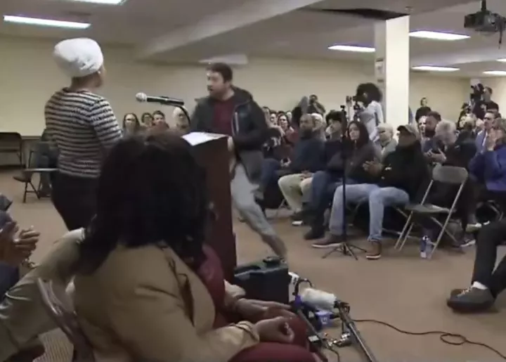 ΗΠΑ: Επίθεση με άγνωστο υγρό σε Δημοκρατική βουλευτή (vid)