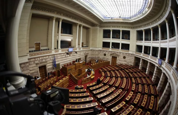 Διευρύνεται στις 13,7 μονάδες το προβάδισμα της ΝΔ, υποχωρούν τα υπόλοιπα κόμματα - «Εκτόξευση» των αναποφάσιστων