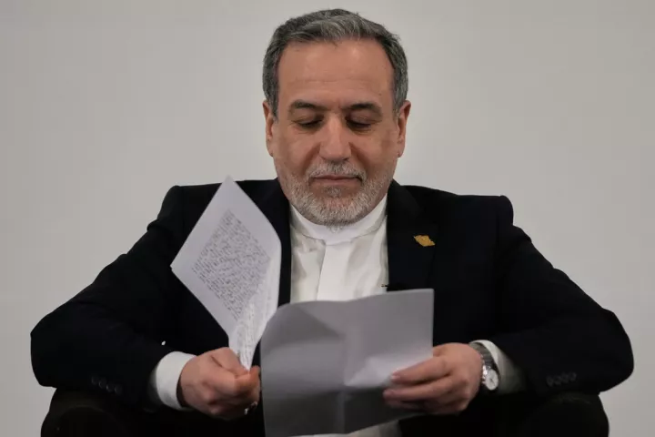 Αραγτσί: Δεν αποκλείουμε τις διαπραγματεύσεις για τα πυρηνικά, αλλά είμαστε με το δάχτυλο στη σκανδάλη