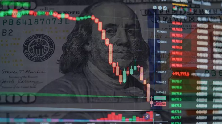 Δίκοπο μαχαίρι η επιλογή του αδύναμου δολαρίου για τον Λευκό Οίκο