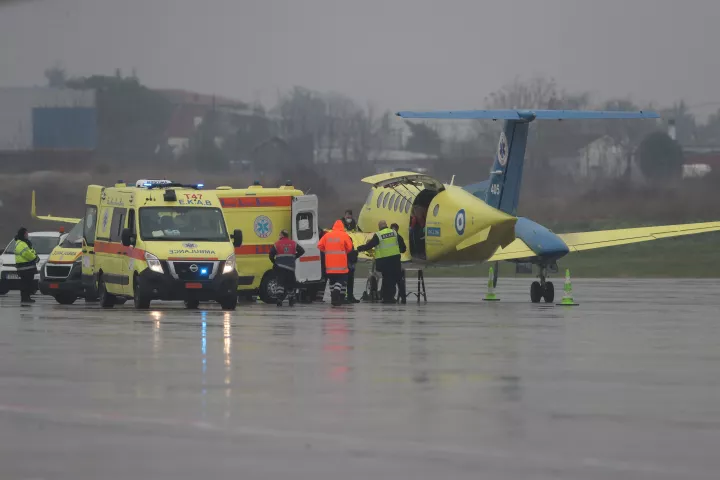 Έφτασαν στη Θεσσαλονίκη οι τραυματίες οπαδοί του ΠΑΟΚ - Το απόγευμα ο επαναπατρισμός των επτά σορών