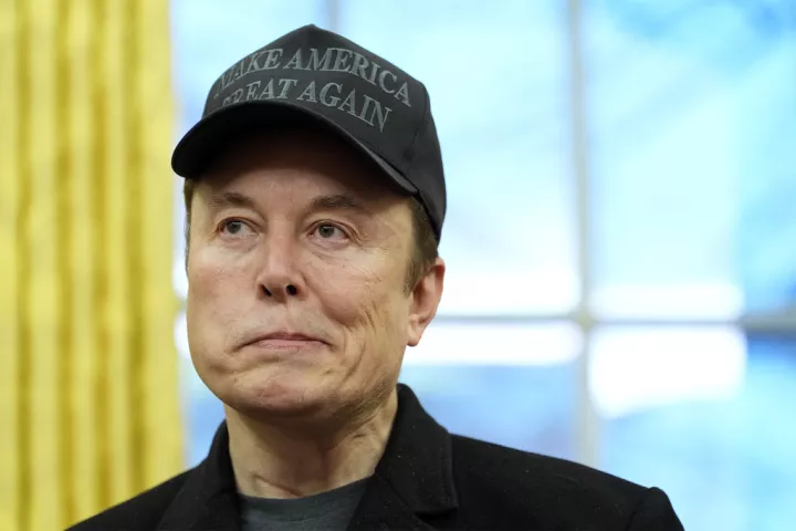 Tesla: Σταματά την παραγωγή των SUV Model X και των sedan Model S - Στροφή στα πλήρως αυτόνομα οχήματα