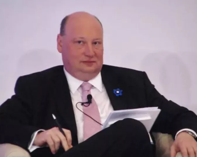 Politico: Απολύθηκε o κορυφαίος αξιωματούχος της ΕΕ, Χένρικ Χολολέι