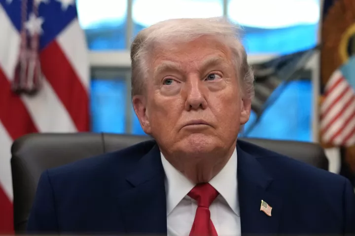 Τραμπ: Υπέγραψε εκτελεστικό διάταγμα με το οποίο απειλεί με δασμούς τις χώρες που πωλούν πετρέλαιο στην Κούβα