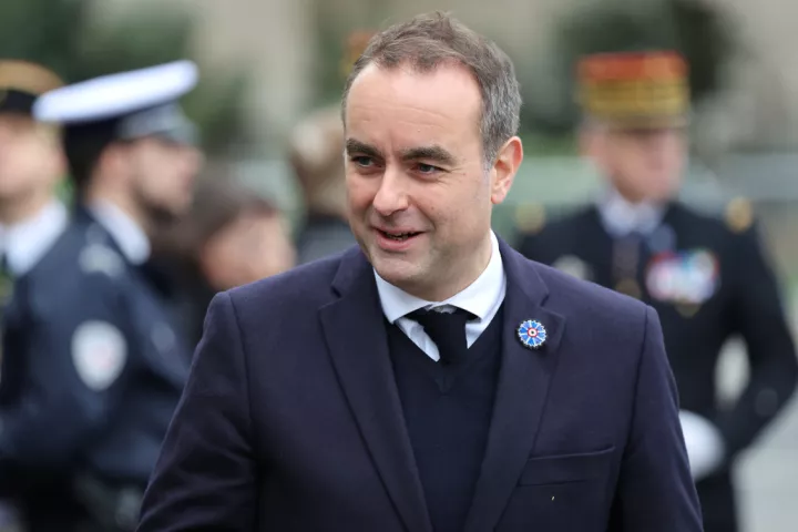 Λεκορνί: Περνάει τον προϋπολογισμό του 2026 χωρίς ψηφοφορία μέσω ειδικής διάταξης   