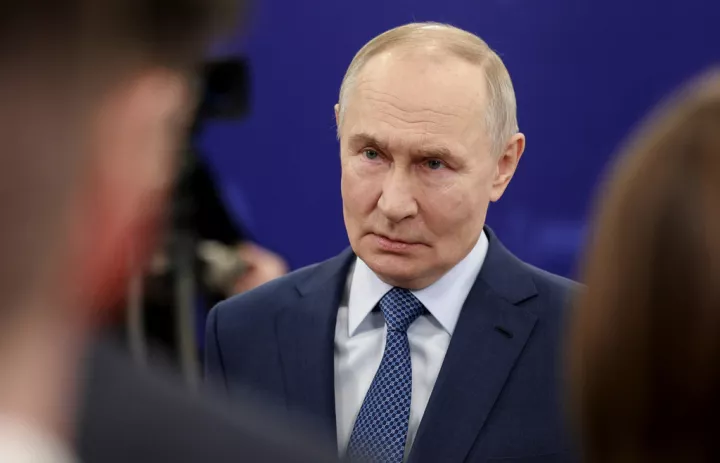 Απέναντι στο δίλημμα αν η Ευρώπη πρέπει να μιλήσει με τον Πούτιν