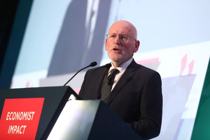 Τίμερμανς: Η Ελλάδα να γίνει ενεργειακός κόμβος, παρέχοντας καθαρή ενέργεια σε όλη την Ευρώπη