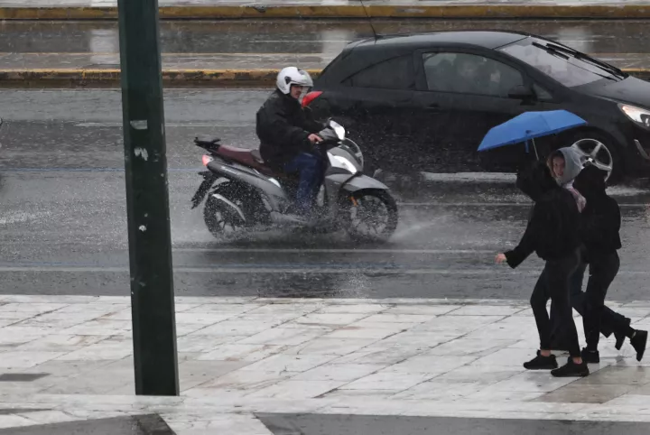 Ισχυρές βροχές και καταιγίδες με μεγάλη διάρκεια προβλέπει για αύριο η ΕΜΥ - Πού θα χτυπήσει η κακοκαιρία