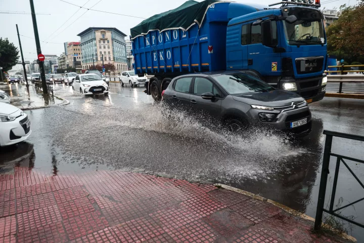 «Κόκκινος συναγερμός» για την κακοκαιρία που θα πλήξει αύριο τη χώρα - Συνεδρίασε η Επιτροπή Εκτίμησης Kινδύνου παρουσία του Γ. Κεφαλογιάννη