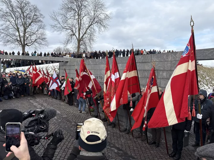 «Τραμπ, ζήτα συγγνώμη!»: 10.000 άνθρωποι διαδήλωσαν καταδικάζοντας τις δηλώσεις του Αμερικανού προέδρου για την υπηρεσία στρατιωτών χωρών του ΝΑΤΟ στο Αφγανιστάν