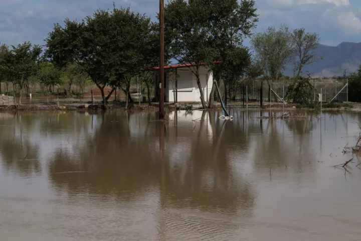 Κακοκαιρία: Πλημμυρικά φαινόμενα στα παράλια της Λάρισας - Έντονα φαινόμενα σε Αγιόκαμπο, Σωτηρίτσα και Βελίκα