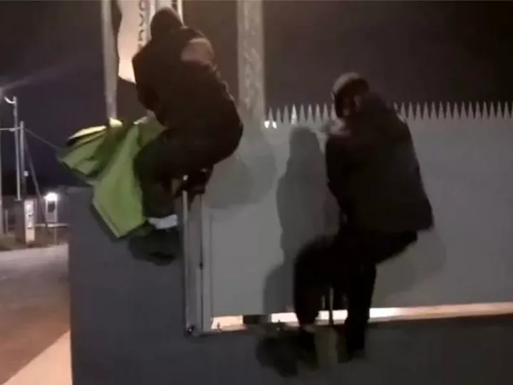 Ρουβίκωνας: Ανακοίνωσε πως επιτέθηκαν στα κεντρικά της «Βιολάντα» αλλά έπληξαν άλλη εταιρεία