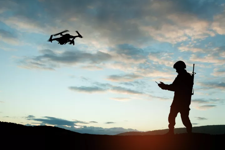 Epirus: Με το όπλο μικροκυμάτων στοχεύει να καταρρίψει τα drones από τον ουρανό