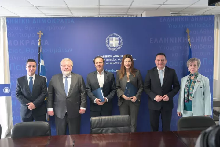 Νέο πρότυπο διασύνδεσης παραγωγής και εκπαίδευσης: Στρατηγική σύμπραξη ΠΕΦ – Υπουργείου Παιδείας για την πρώτη Ακαδημία Επαγγελματικής Κατάρτισης φαρμάκου στην Τρίπολη 