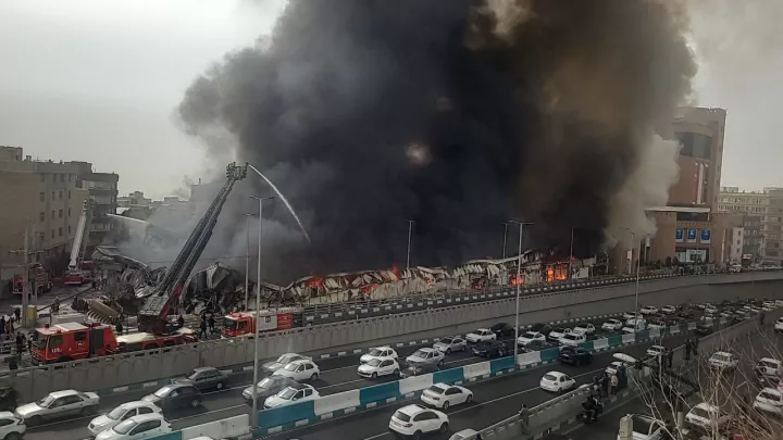 Ιράν: Μεγάλη πυρκαγιά σε εμπορικό κέντρο στη δυτική Τεχεράνη - Ορατή από πολλά σημεία της πόλης (pics&vid)