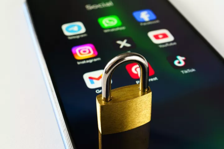 Ισπανία: Απαγορεύει την πρόσβαση στα social media σε παιδιά κάτω των 16 ετών