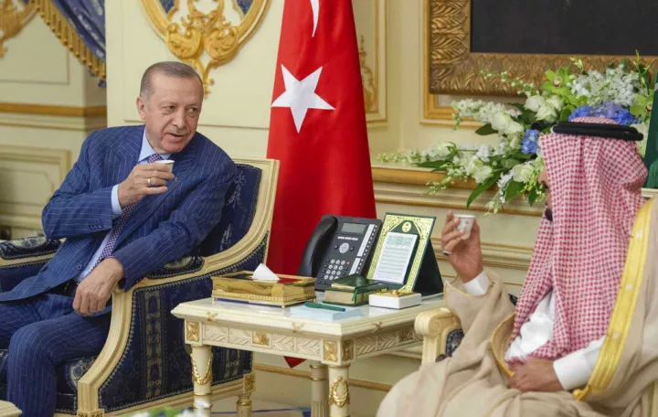 Σ. Αραβία: Υπεγράφη συμφωνία με την Τουρκία για έργα ηλικιακής ενέργειας, ισχύος 5 γιγαβάτ