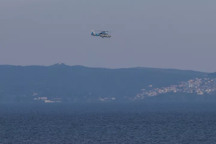 Διατάχθηκε ΕΔΕ για την τραγωδία στη Χίο: Σε εξέλιξη έρευνες για αγνοούμενους μετανάστες, 22 στο νοσοκομείο, τρεις σε ΜΕΘ