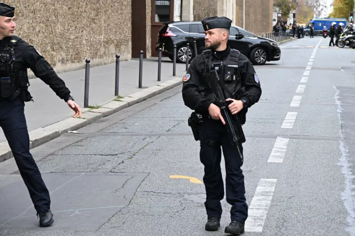 Γαλλία: Σύλληψη τεσσάρων ατόμων, ανάμεσά τους δύο Κινέζοι, για κατασκοπεία υπέρ της Κίνας
