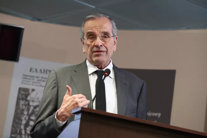 Αντώνης εν αποστρατεία, μαινόμενος 