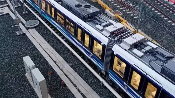 Μετρό Θεσσαλονίκης: Στο φουλ οι δοκιμές των καινούριων συρμών – Με σακιά άμμου τα δρομολόγια (ΦΩΤΟ)