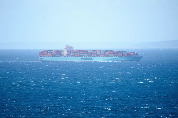 Ναυτιλία: Η Maersk προβλέπει επαναφορά του εμπορίου μέσω της Ερυθράς Θάλασσας το 2026