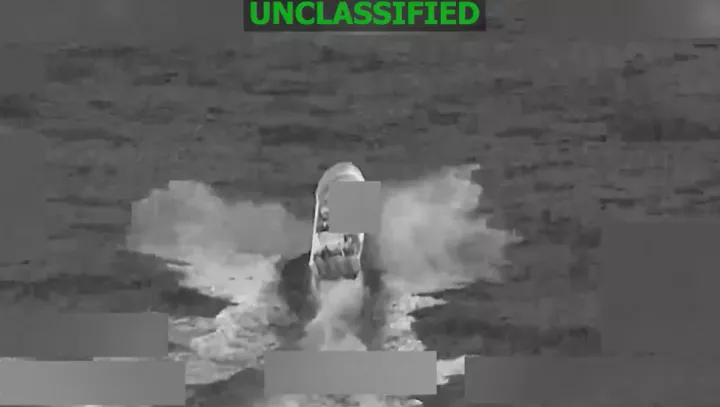 Οι ΗΠΑ βομβαρδίζουν εκ νέου πλεούμενο που φέρεται να μετέφερε ναρκωτικά στον ανατολικό Ειρηνικό - Δύο νεκροί