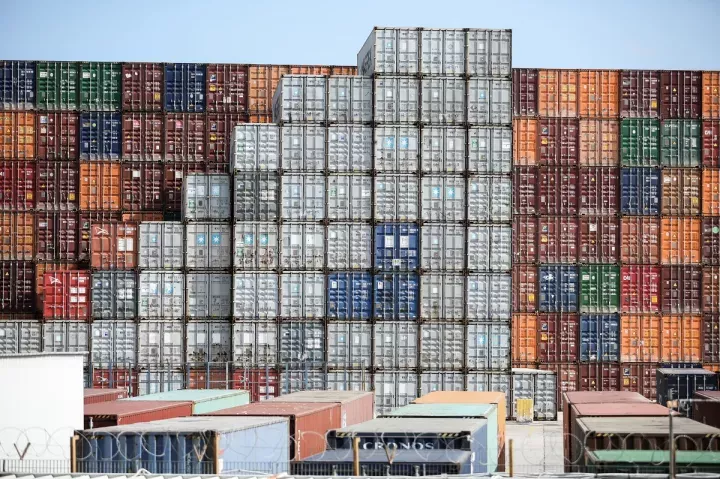 Μείωση 5,9% στο εμπορικό έλλειμμα της Ελλάδας το 2025 - Στα 33,51 δισ. ευρώ