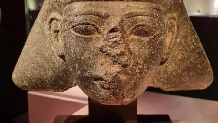 Οι Κάτω Χώρες επέστρεψαν στην Αίγυπτο γλυπτό 3.500 ετών που είχε λεηλατηθεί