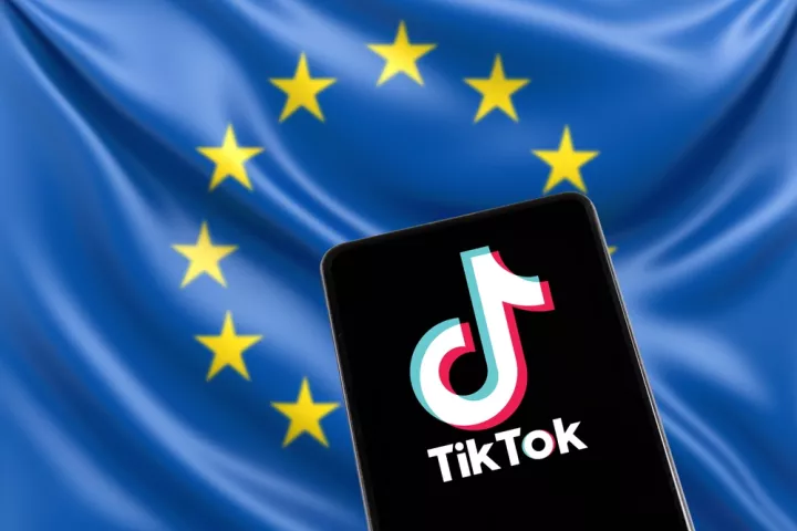 Η ΕΕ στοχεύει το TikTok για τον εθιστικό σχεδιασμό του που βλάπτει κυρίως τα παιδιά