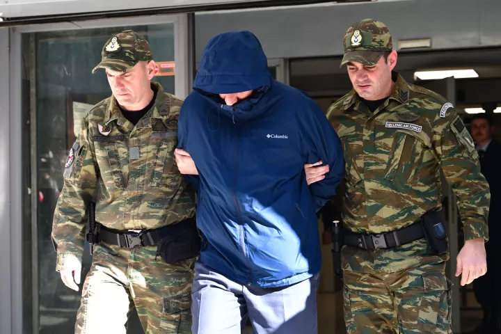 «Μίλησε» το τηλέφωνο του αξιωματικού - Σε αναζήτηση τυχόν συνεργών του οι Αρχές