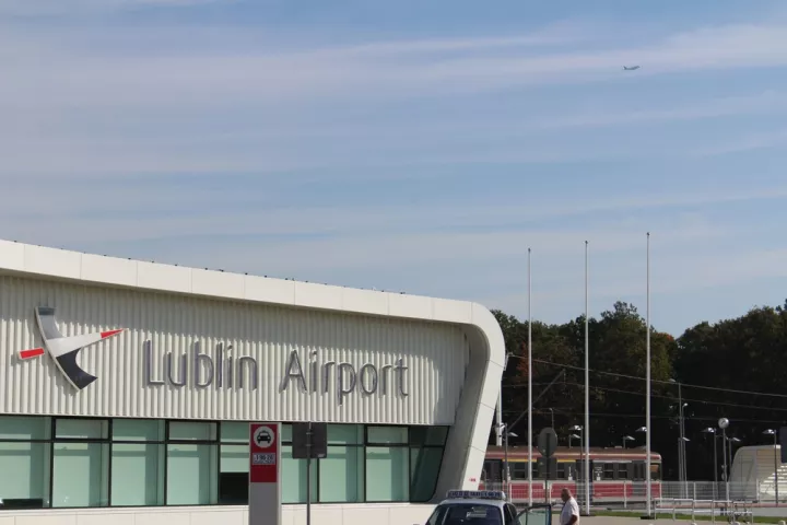 Πολωνία: Έκλεισε ο εναέριος χώρος στα αεροδρόμια Λουμπλίν και Ρζεσόφ λόγω μη προγραμματισμένης στρατιωτικής δραστηριότητας