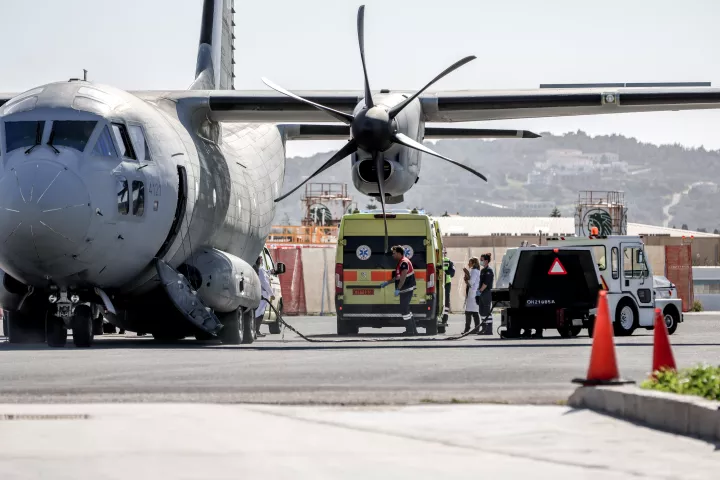 Τραγωδία στη Χίο: Ξεκίνησε η αεροδιακομιδή των τραυματισμένων παιδιών στην Αθήνα