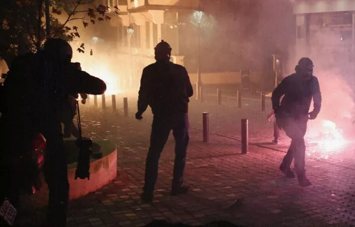 Θεσσαλονίκη: Βρέθηκαν κοντάρια, μολότοφ και ναρκωτικά έξω από το ΑΠΘ