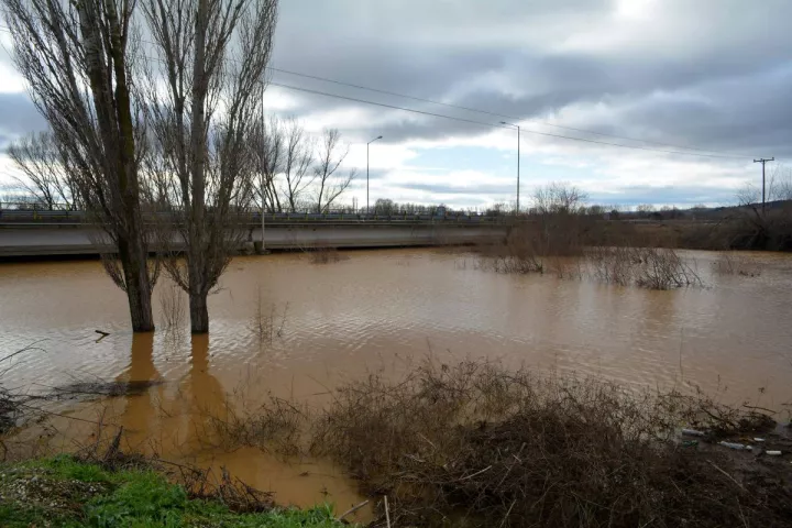 Πλημμύρες στον Έβρο: Η στάθμη του νερού έχει φτάσει στο όριο συναγερμού