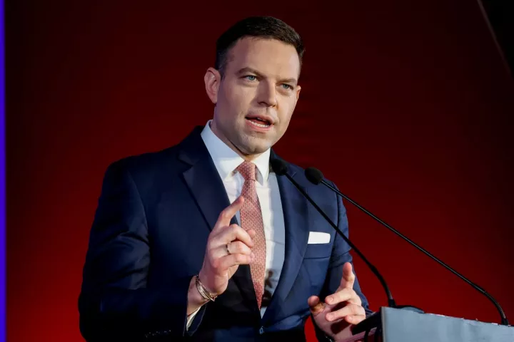 ΟΝΝΕΔ για Στ. Κασσελάκη: Το σλόγκαν του συνεδρίου του παρόμοιο με φωτογραφία δικού μας του 2019