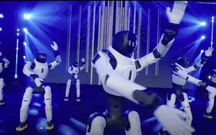 Κίνα: Ανθρωποειδή ρομπότ έδειξαν τις ικανότητες τους στο χορό και στο τραγούδι (vid)