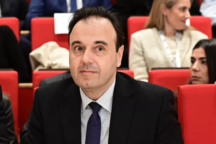 Δ. Παπαστεργίου: Συζητάμε απαγορεύσεις και περιορισμούς στη χρήση των social media ανάλογα με την ηλικία