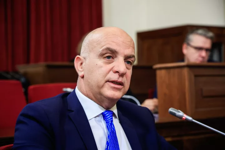 Διοικητής ΕΦΚΑ για νόμο περί απασχόλησης των συνταξιούχων: Μπορούν να εργάζονται, αλλά με κανόνες