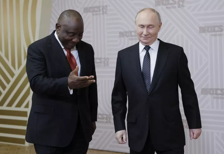 Τηλεφωνική επικοινωνία Ραμαφόσα με Πούτιν για την Ουκρανία