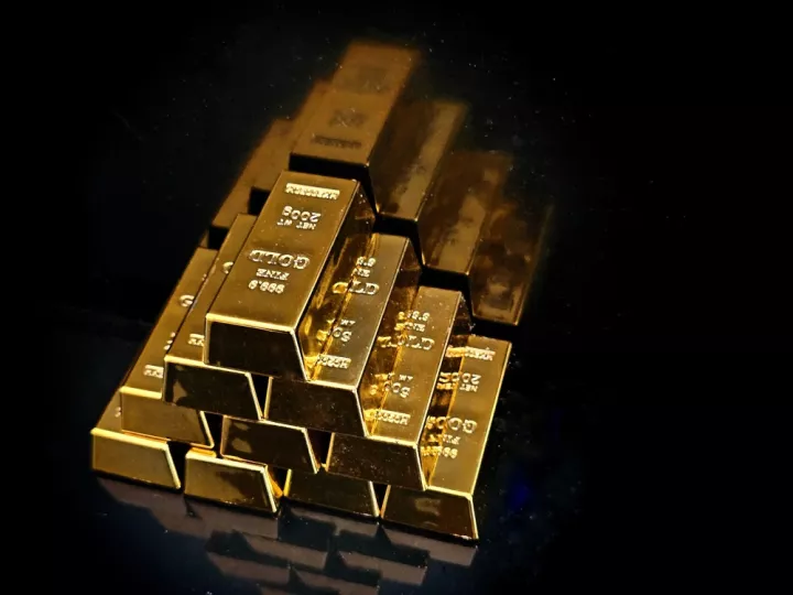 Κέρδη για χρυσό και ασήμι, με τους επενδυτές να αποτιμούν τα μάκρο από τις ΗΠΑ